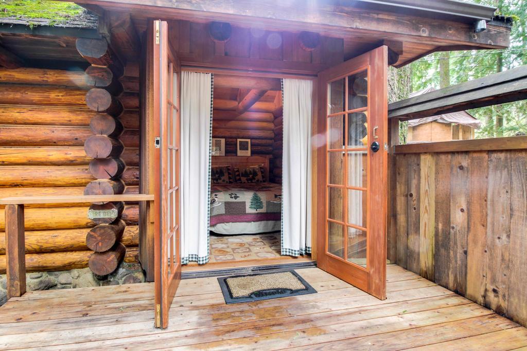 Zoe'S Log Cabin Welches Экстерьер фото