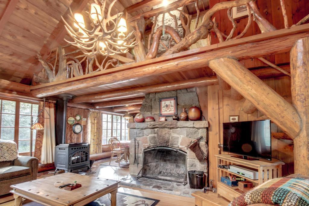 Zoe'S Log Cabin Welches Экстерьер фото