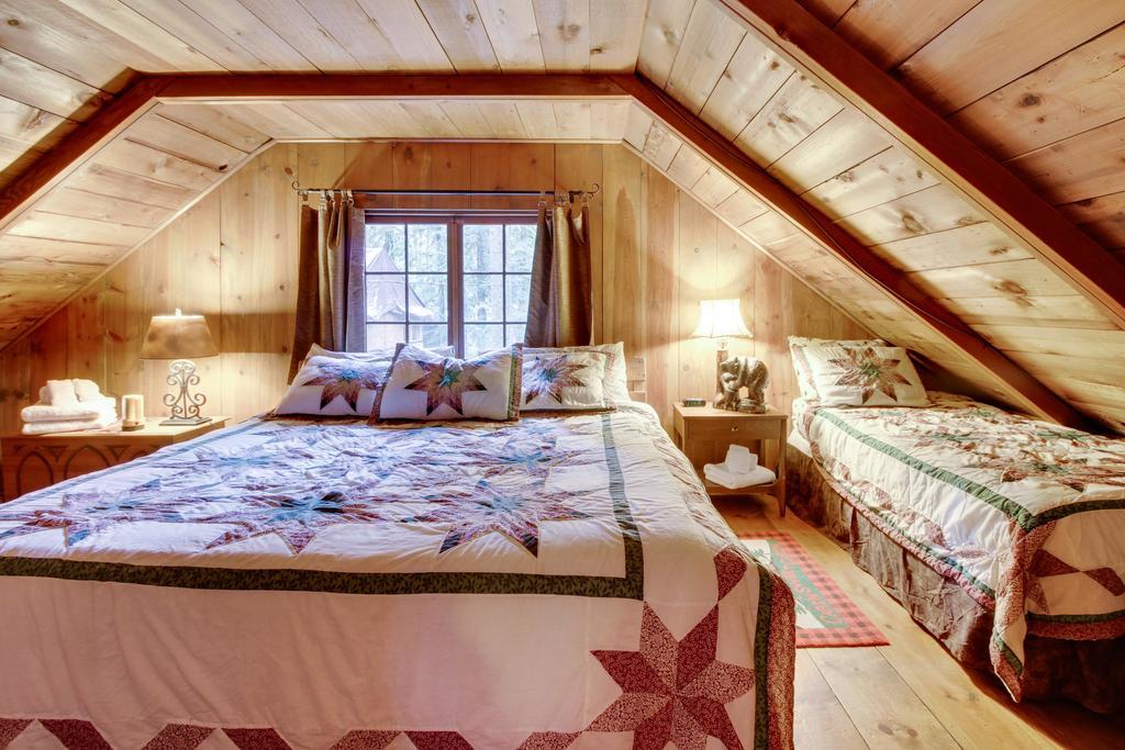 Zoe'S Log Cabin Welches Экстерьер фото