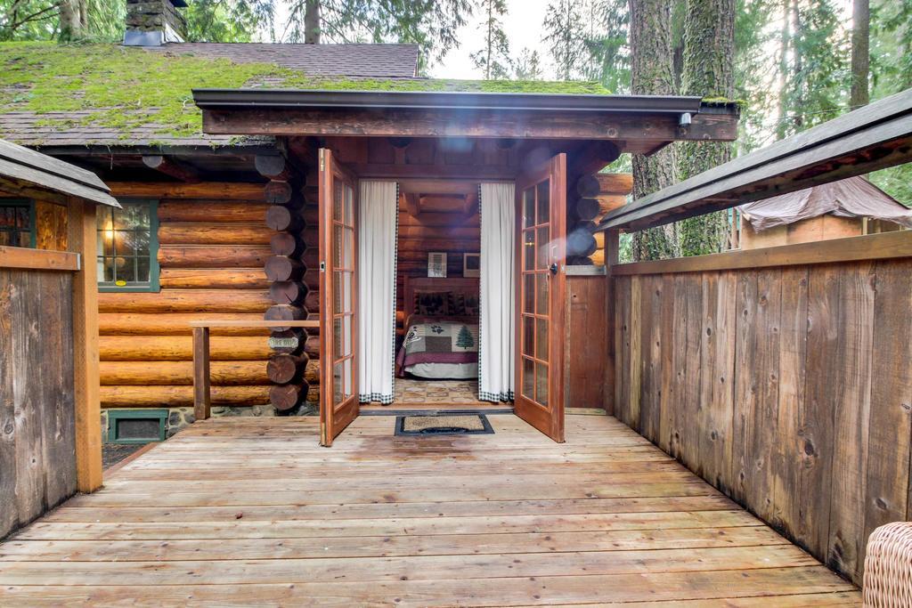 Zoe'S Log Cabin Welches Экстерьер фото