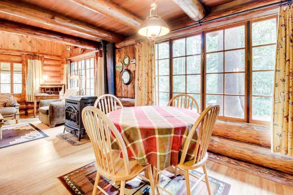 Zoe'S Log Cabin Welches Экстерьер фото